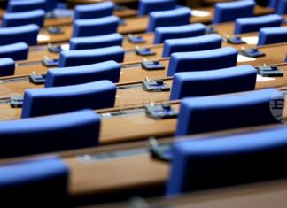 Парламентът ще заседава извънредно на 1 април, депутатите ще изслушат трима служебни министри