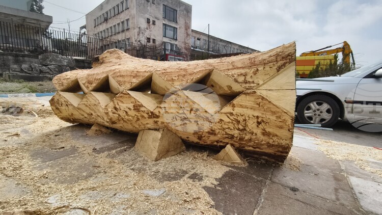 Пет дървени скулптурни инсталации, създадени в рамките на творческа инициатива, ще бъдат поставени край реката в Хасково
