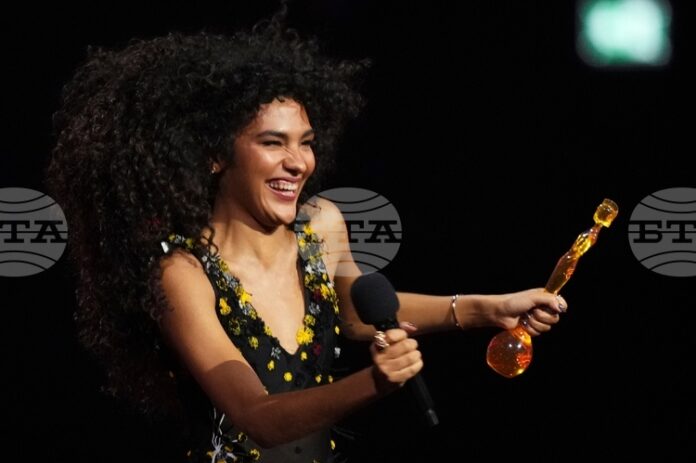 Певиците Оливия Дийн и Лола Янг са сред номинираните за Певиците Оливия Дийн и Лола Янг са сред номинираните за наградите „Айвър Новело"