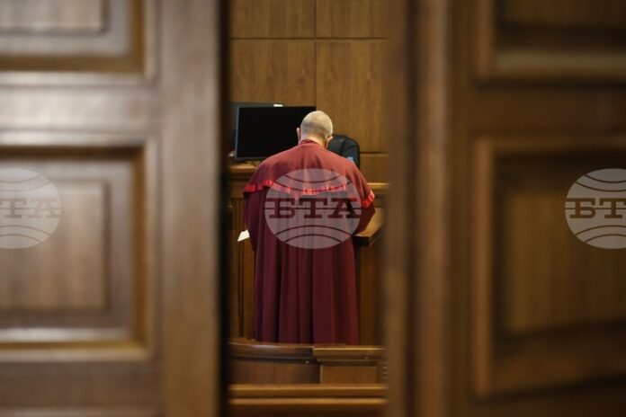 По делото срещу Петьо Петров, известен с прякора Еврото, бяха приети експертизи и разпитани свидетели