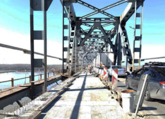 Подменени са стоманобетонните пътни панели в затворения за ремонт 320-метров участък на Дунав мост при Русе