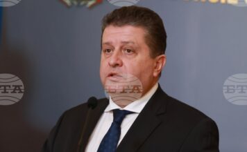 Председателят на КФН Васил Големански ще обсъди темата за финансовата грамотност с ученици от Първа английска езикова гимназия в София Председателят на КФН Васил Големански ще обсъди темата за финансовата грамотност с ученици от Първа английска езикова гимназия в София