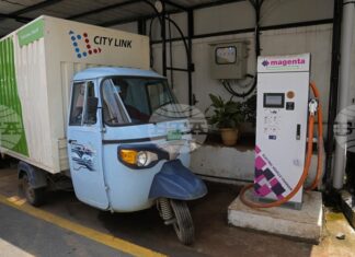 ПТИ: Най-малко 8 души, включително две деца, загинаха при взрив на зарядна станция за електромобили в индийския град Индаур