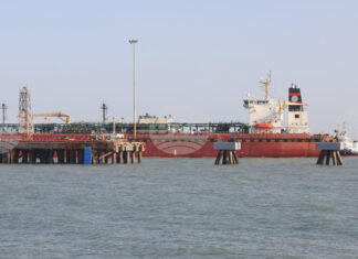 ПТИ: Танкерът "Джаг Васант", превозващ 47,000 тона пропан-бутан от Кувейт, акостира на индийското пристанище "Вадинар"