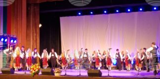 Публиката във Велико Търново аплодира спектакъла на Държавния фолклорен ансамбъл „Филип Кутев“, създаден по случай 75-ата му годишнина