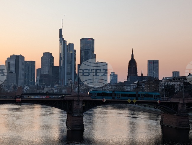 Гледка към финансовия квартал на Франкфурт на Майн