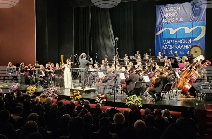 "Мартенските музикални дни" в Русе бяха закрити с концерт на Русенската филхармония, маестро Димитър Косев и цигуларката Лия Петрова
