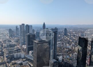 Растежът на германския частен сектор се забавя до тримесечен минимум през март