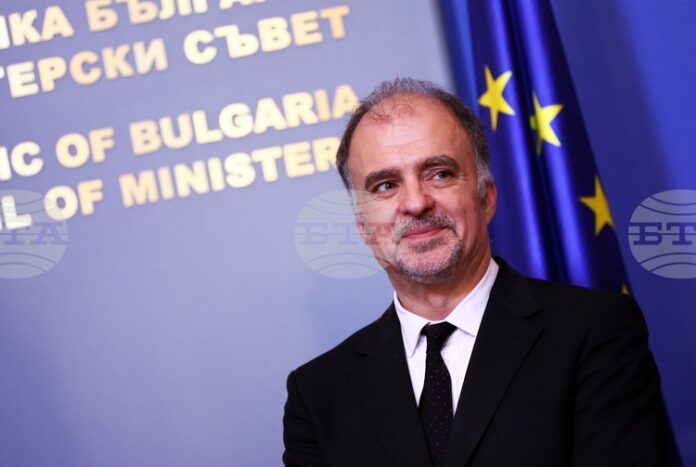 Разпоредил съм проверка по темата с Иво Аръков и очаквам нейния резултат, каза служебният министър на културата Найден Тодоров