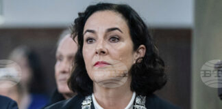 РАЗШИРЕНА
                                                                                                Експлозия нанесе щети на еврейско училище в Амстердам, няма данни за пострадали, съобщи нидерландската агенция АНП