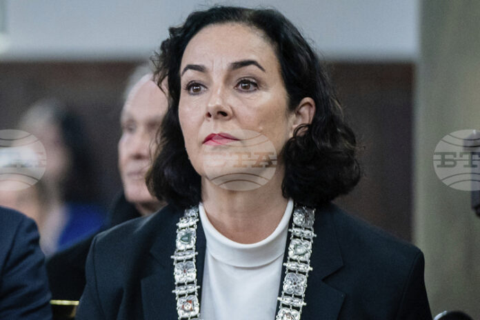 РАЗШИРЕНА Експлозия нанесе щети на еврейско училище в Амстердам, няма РАЗШИРЕНА
Експлозия нанесе щети на еврейско училище в Амстердам, няма данни за пострадали, съобщи нидерландската агенция АНП