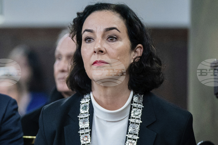 РАЗШИРЕНА
                                                                                                Експлозия нанесе щети на еврейско училище в Амстердам, няма данни за пострадали, съобщи нидерландската агенция АНП