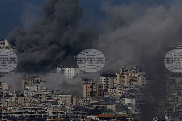 Ройтерс: Бомбардировките предизвикват ужас в Техеран, където няма признаци за протести