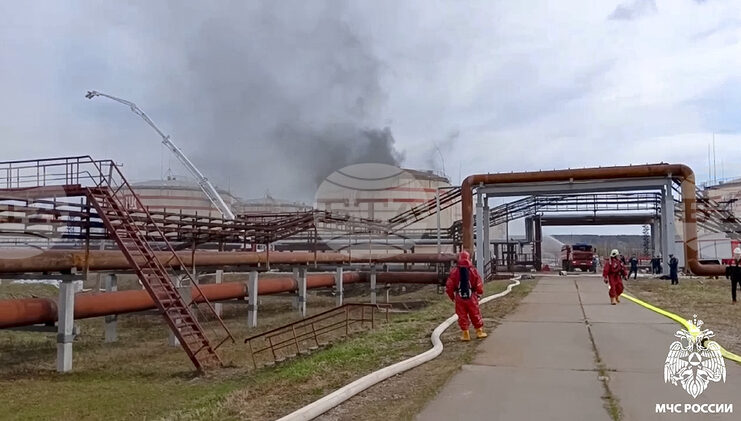 Ройтерс: Петролната рафинерия в руския град Кириши - една от най-големите в страната, е преустановила работа след украински удари с дронове