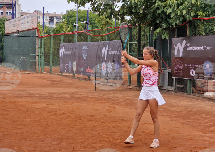 Росица Денчева и Виктория Велева постигнаха победи на турнир по тенис в Гърция