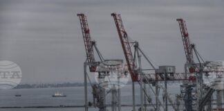 Руските сили атакуваха с дронове пристанищна инфраструктура в украинската Одеска област, обяви областният управител