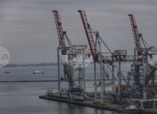 Руските сили атакуваха с дронове пристанищна инфраструктура в украинската Одеска област, обяви областният управител