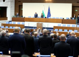 С едноминутно мълчание в памет на депутата от „Възраждане“ Славчо Крумов започна днешното пленарно заседание