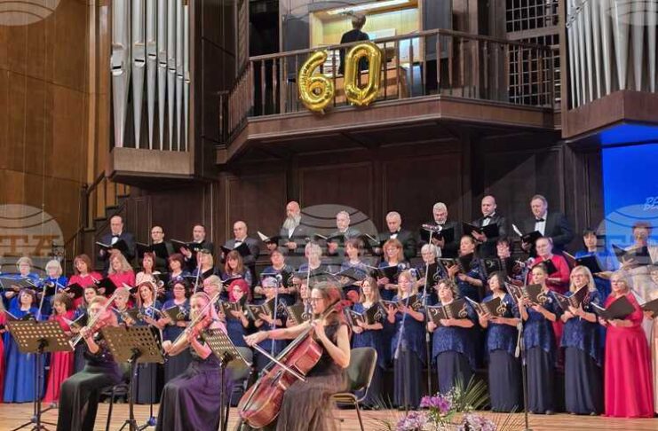С концерт-спектакъл Хорът на учителките в Добрич отбеляза 60 години от създаването си