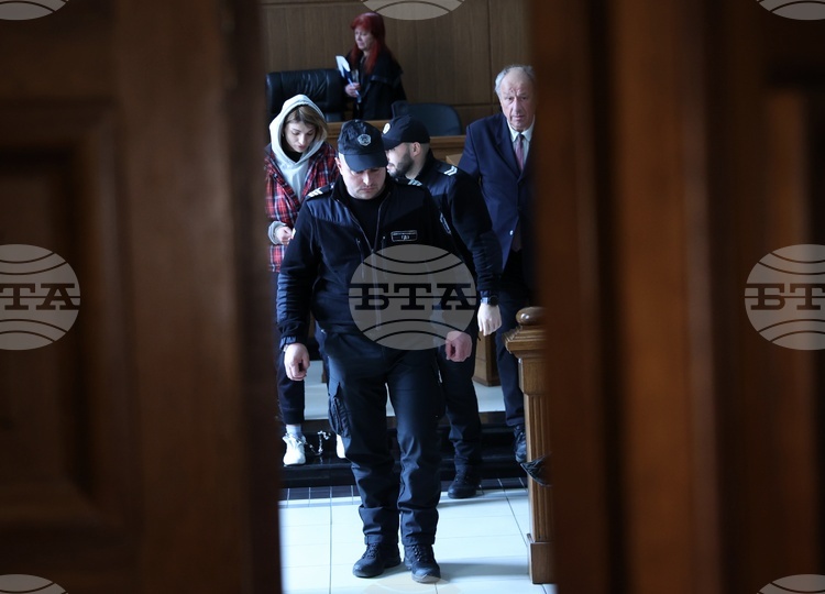 Съдът остави в ареста 39-годишната жена, намушкала с нож четирима души в София