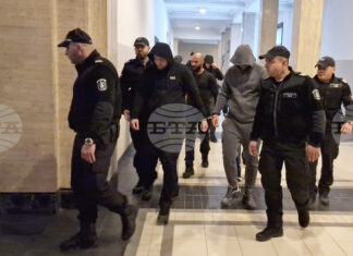 Съдът остави в ареста седем от общо осем души, обвинени за участие в престъпна група за изнудване