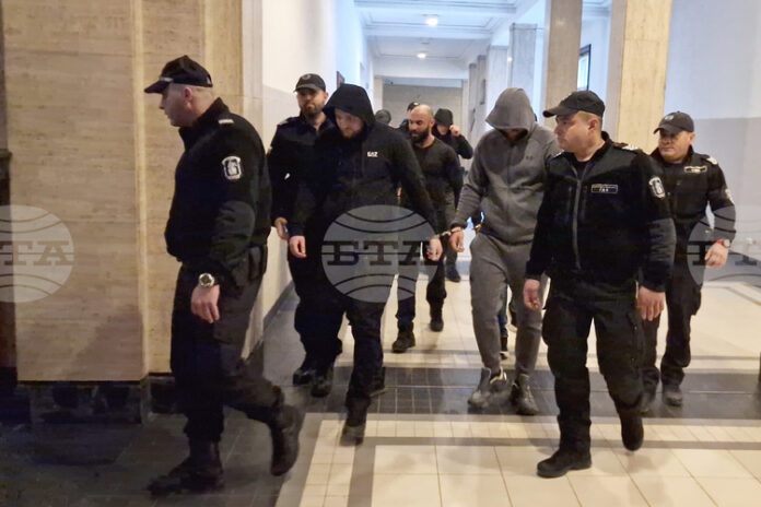 Съдът остави в ареста седем от общо осем души, обвинени за участие в престъпна група за изнудване