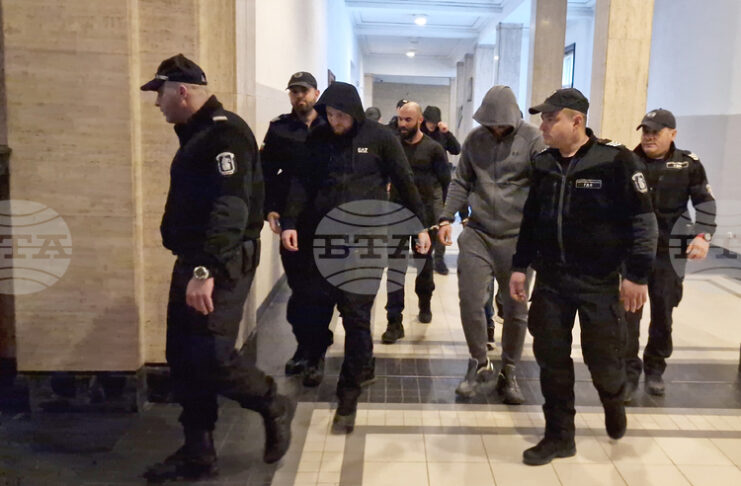 Съдът остави в ареста седем от общо осем души, обвинени за участие в престъпна група за изнудване