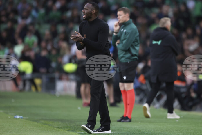 Селекционерът на Сенегал Пап Буна Тиау преди контролата с Перу Селекционерът на Сенегал Пап Буна Тиау преди контролата с Перу в Париж: „Знаем, че сме африкански шампиони“