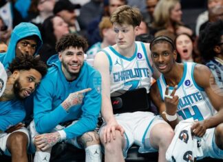 Шарлът спря серията от 7 поредни победи на Ню Йорк в НБА Шарлът спря серията от 7 поредни победи на Ню Йорк в НБА