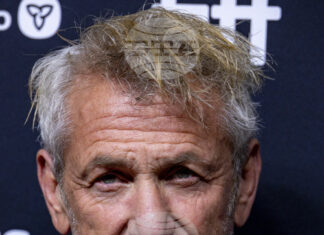 Шон Пен получи „железен Оскар“ по време на посещението си в Украйна