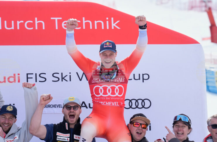 Швейцарският скиор Мaрко Oдермат предсрочно спечели петата си Световна купа в алпийските дисциплини, след като завърши 3-и в спускането в Куршевел