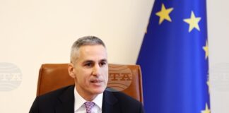 Служебният премиер Андрей Гюров обсъди с финансови експерти мерките срещу ефектите от кризата в Близкия изток