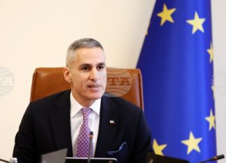 Служебният премиер Андрей Гюров обсъди с финансови експерти мерките срещу ефектите от кризата в Близкия изток