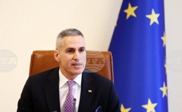 Служебният премиер Андрей Гюров обсъди с финансови експерти мерките срещу ефектите от кризата в Близкия изток