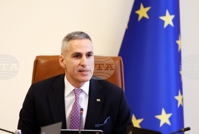 Служебният премиер Андрей Гюров обсъди с финансови експерти мерките срещу ефектите от кризата в Близкия изток