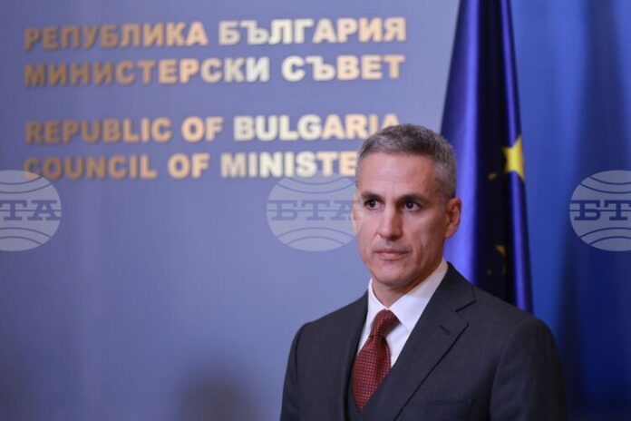 Служебният премиер ще поздрави екипа на Кризисния щаб на МВнР за евакуацията на българи от региона на Близкия изток