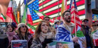 Смъртта на аятолах Хаменей "не означава автоматично край на системата", каза пред АФП вдовицата на последния ирански шах