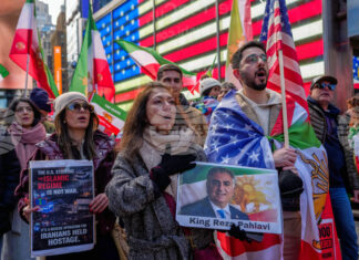 Смъртта на аятолах Хаменей "не означава автоматично край на системата", каза пред АФП вдовицата на последния ирански шах