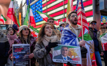 Смъртта на аятолах Хаменей "не означава автоматично край на системата", каза пред АФП вдовицата на последния ирански шах