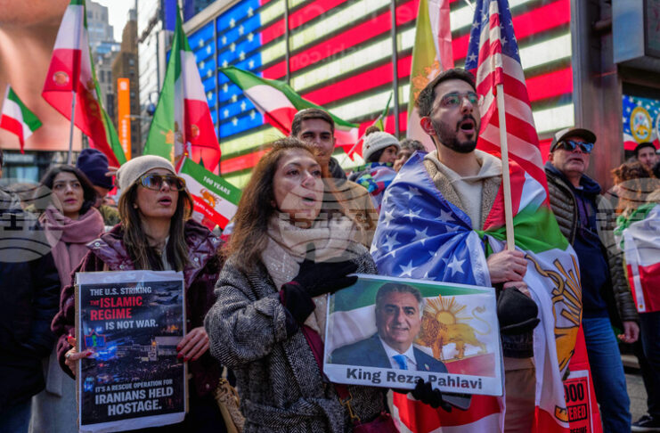 Смъртта на аятолах Хаменей "не означава автоматично край на системата", каза пред АФП вдовицата на последния ирански шах