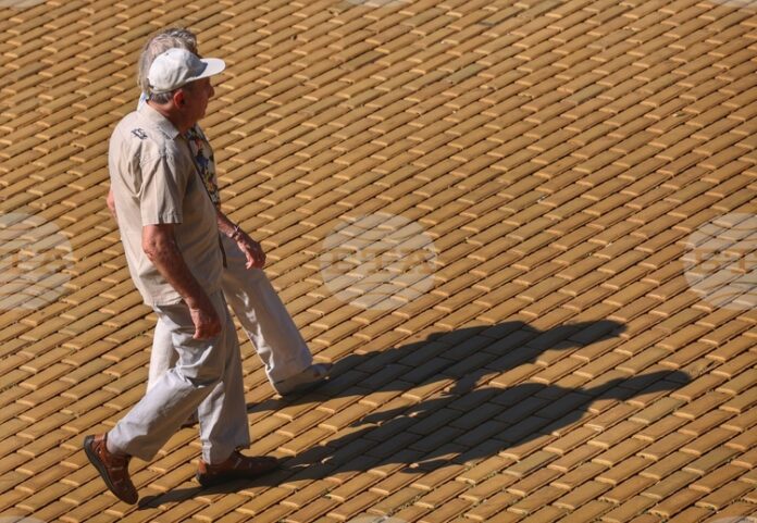 Средният месечен размер на пенсията за 2025 г. заедно с т.нар. великденска и коледна добавки е 976,90 лв.