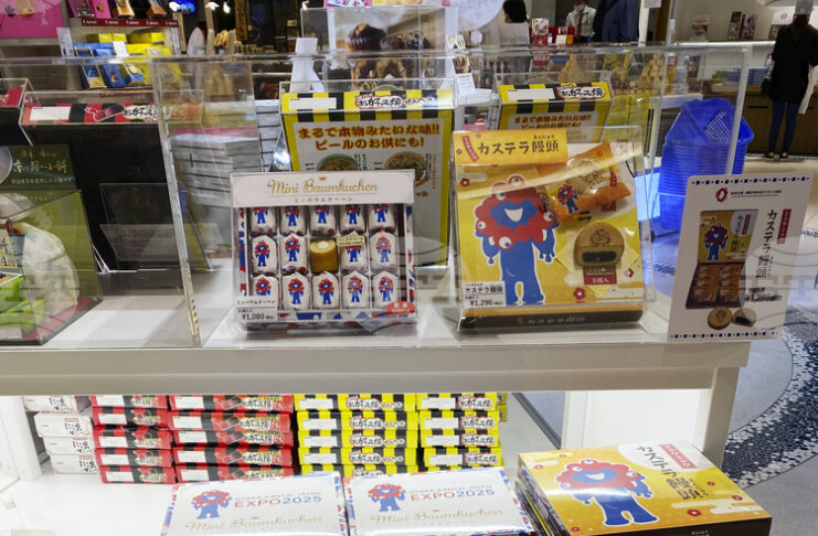 Стоките с популярния талисман от изложението в Осака ще се предлагат до март 2028 г.