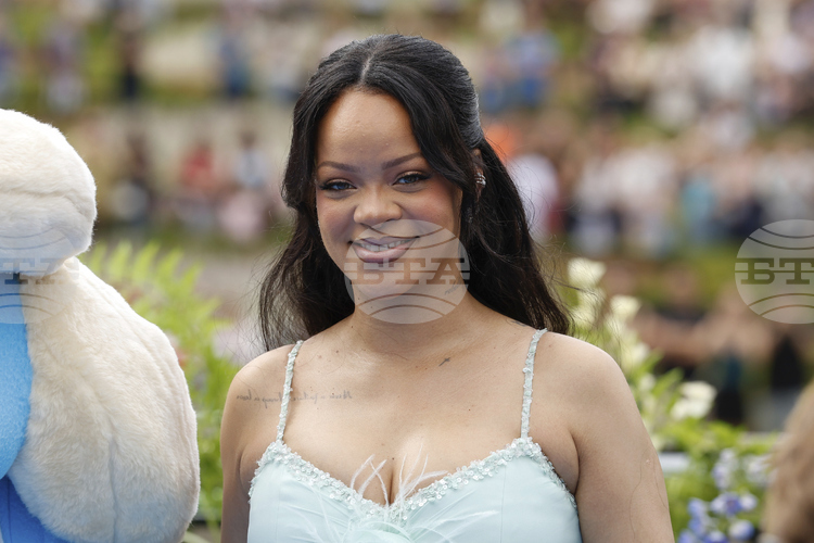 Стрелба срещу дома на Риана в Бевърли Хилс, няма пострадали