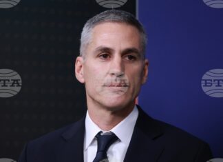 Струва си да си напомним колко много от силата на този свят идва от дамите, каза служебният министър-председател Андрей Гюров