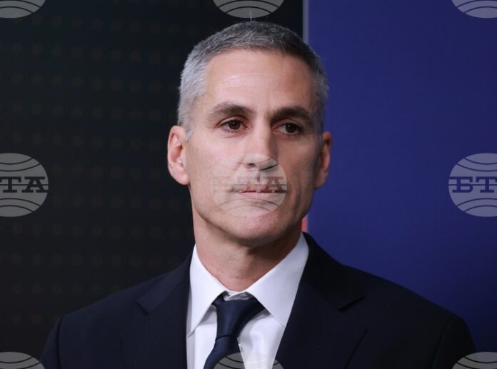 Струва си да си напомним колко много от силата на този свят идва от дамите, каза служебният министър-председател Андрей Гюров