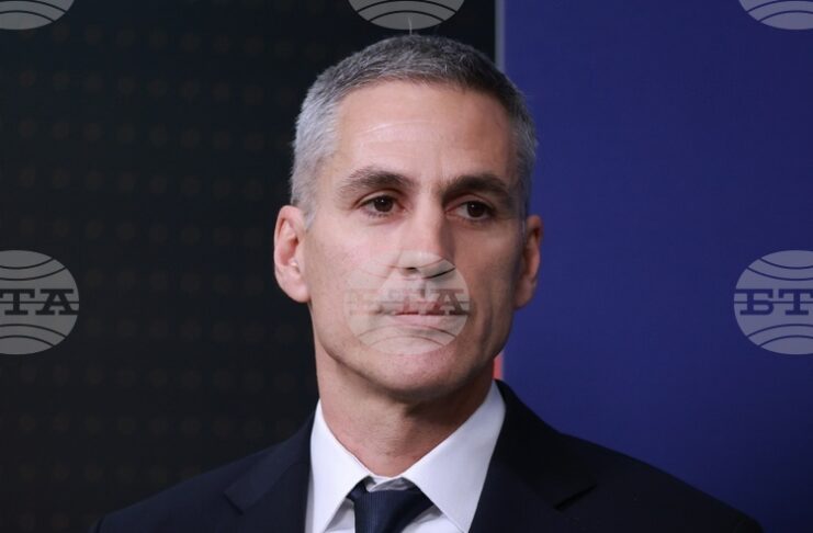 Струва си да си напомним колко много от силата на този свят идва от дамите, каза служебният министър-председател Андрей Гюров