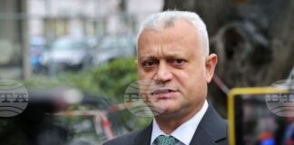 Сумите за купуване на гласове варират в различните части на страната, коментира в Бургас служебният министър Емил Дечев