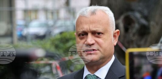 служебният министър Емил Дечев