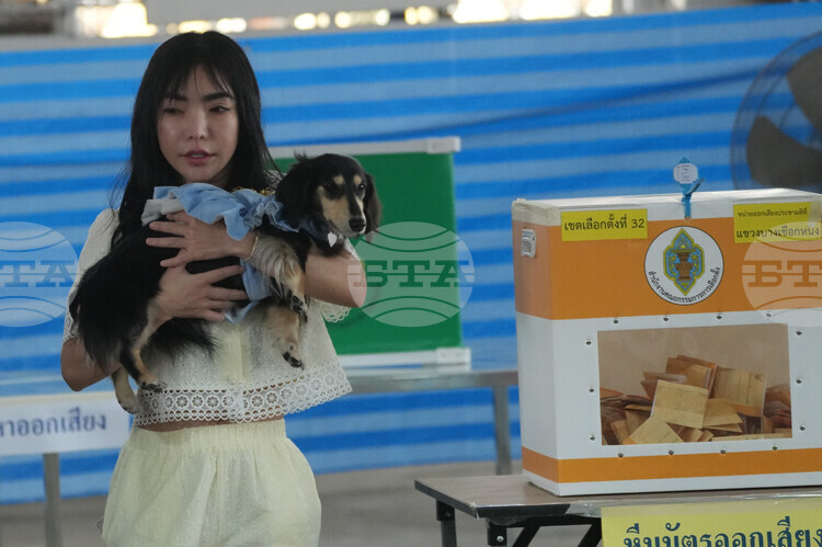 Тайландският Конституционен съд прие иск, оспорващ законността на избирателните бюлетини, съобщават местни медии