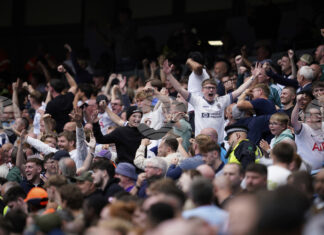 Тотнъм наказа трима привърженици за това, че са отправяли нацистки поздрави на мач от Шампионската лига в Германия през януари